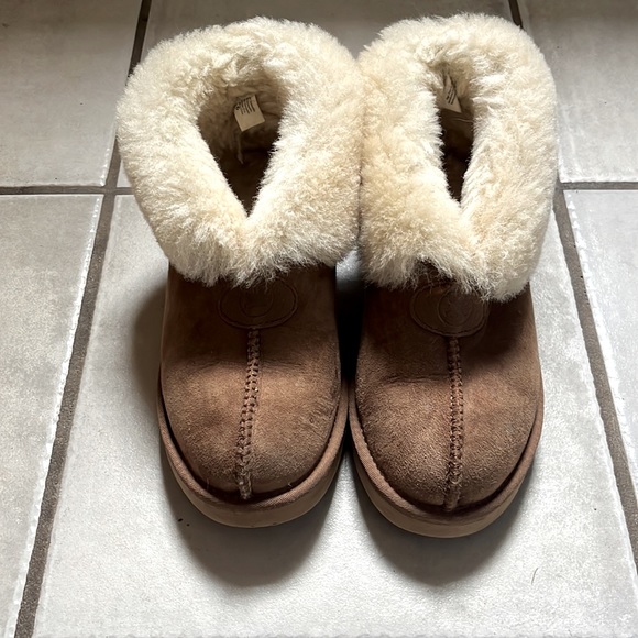 NukNuuk Slippers - Picture 2 of 4